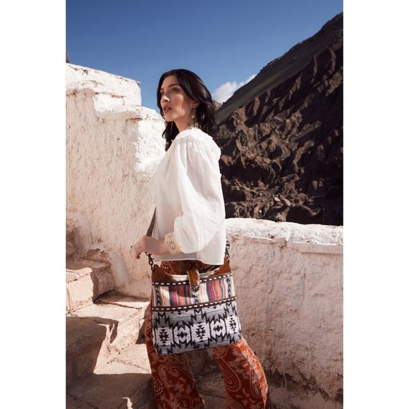 NWT Myra Shoulder Bag - Picture 5 of 6